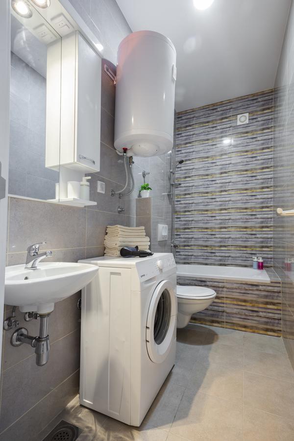 Giallo Apartment - Free Private Parking Novi Sad Exterior photo